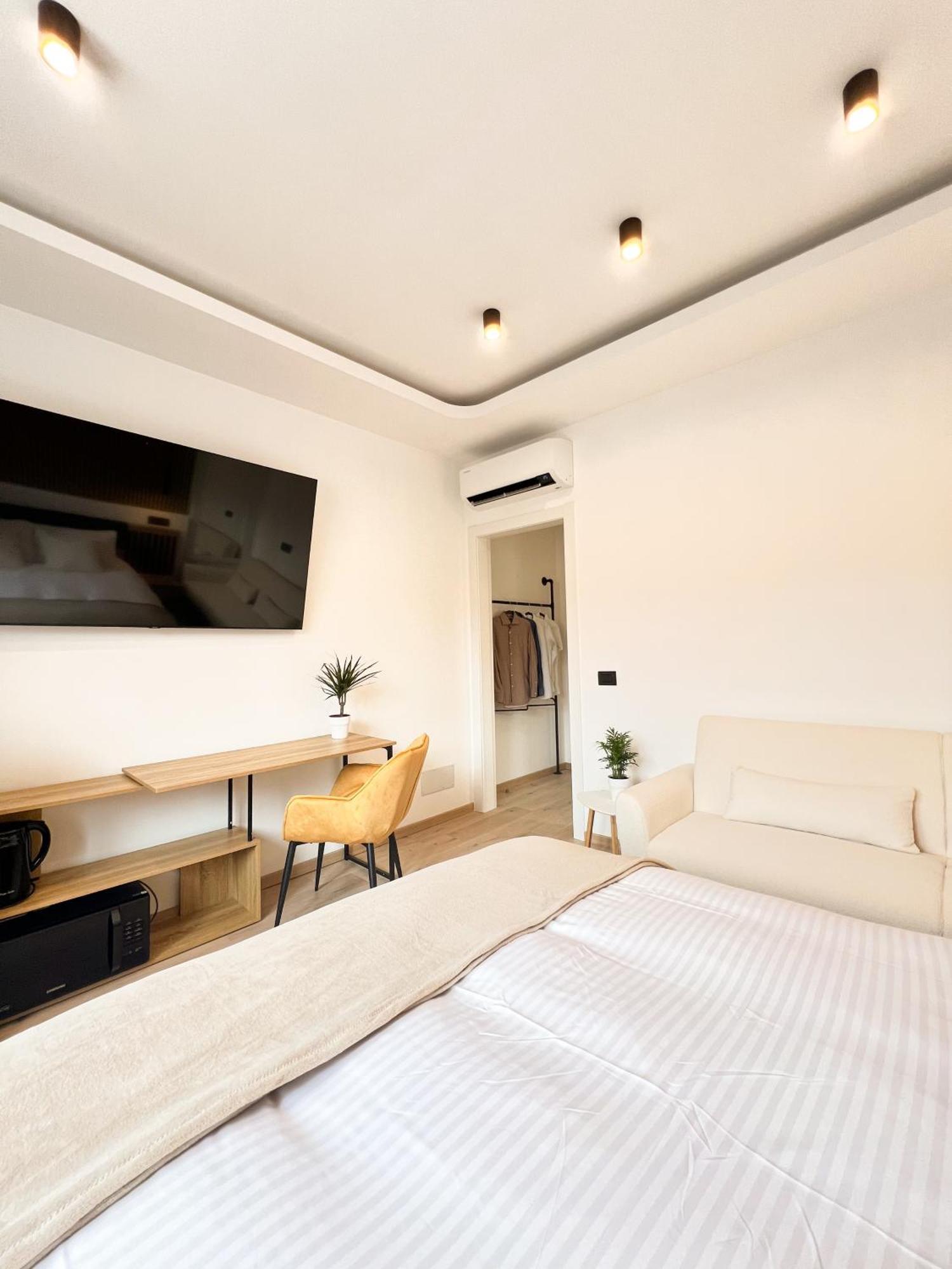 Milan Boutique Villa パデルノ・ドゥニャーノ エクステリア 写真